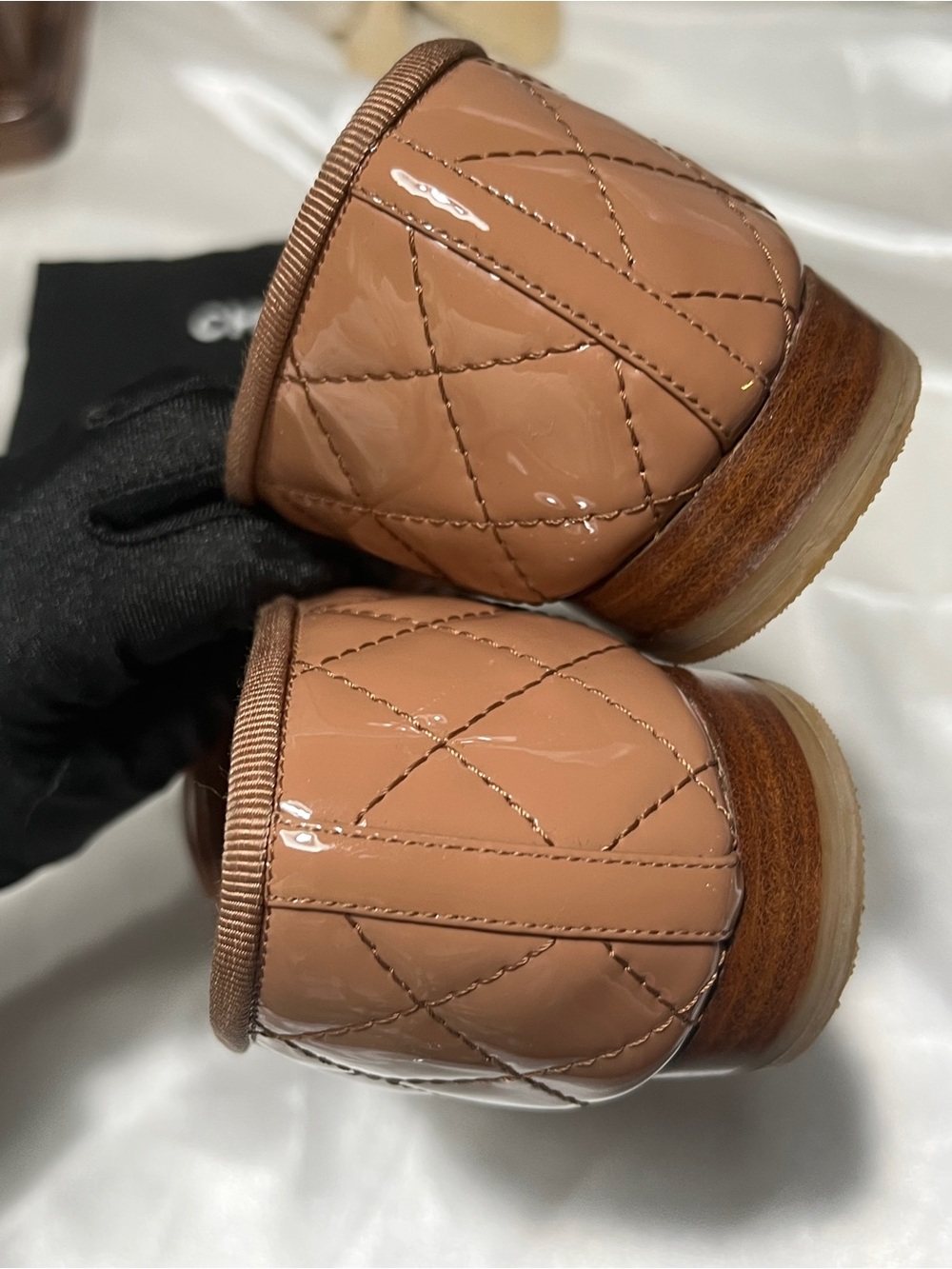 CHANEL Brown Patent Leather Quilted Ballet Flats with Bow - Picture 3 of 10